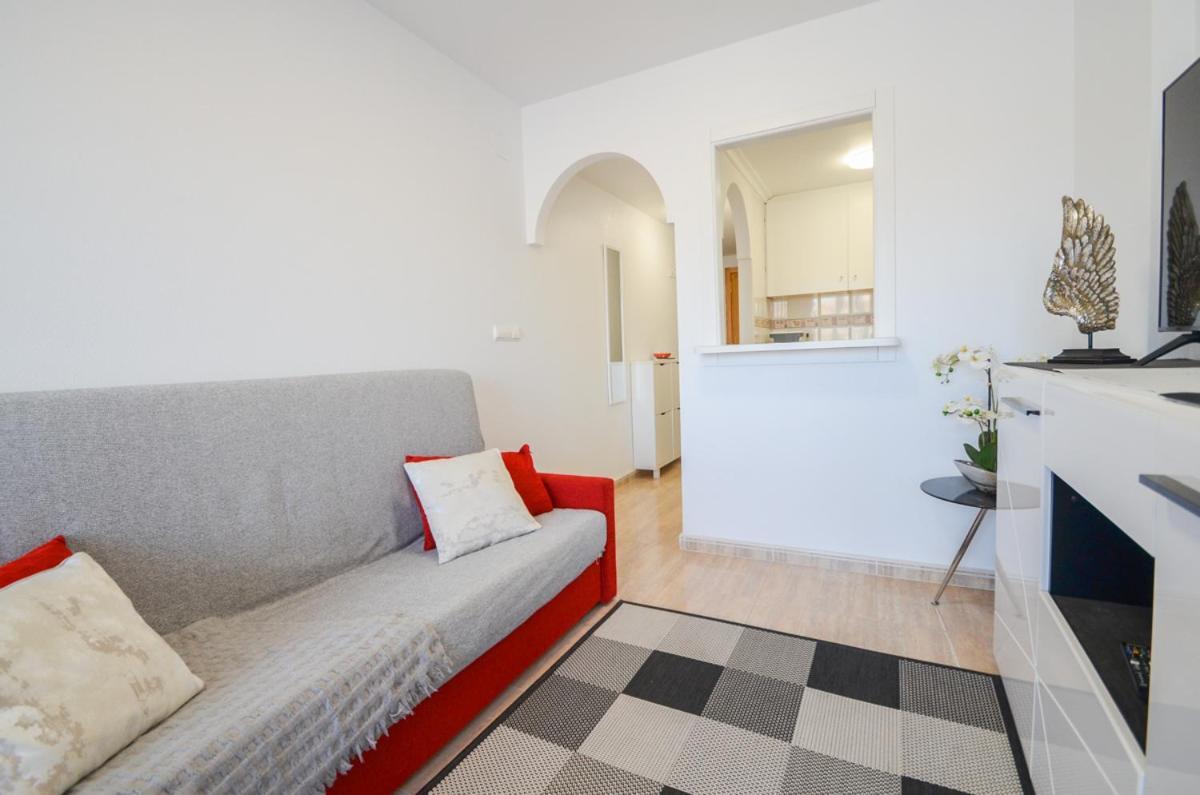 Schoene Wohnung Mit Pool , Wi-Fi Und Privat Garage Torrevieja Exterior foto