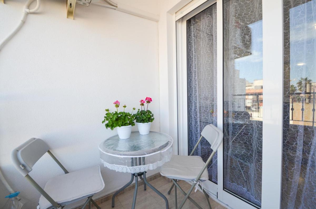 Schoene Wohnung Mit Pool , Wi-Fi Und Privat Garage Torrevieja Exterior foto