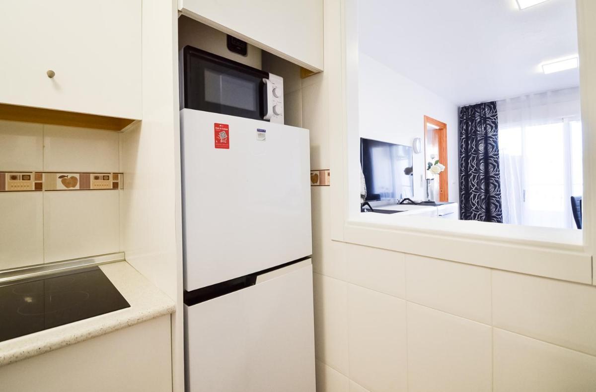 Schoene Wohnung Mit Pool , Wi-Fi Und Privat Garage Torrevieja Exterior foto