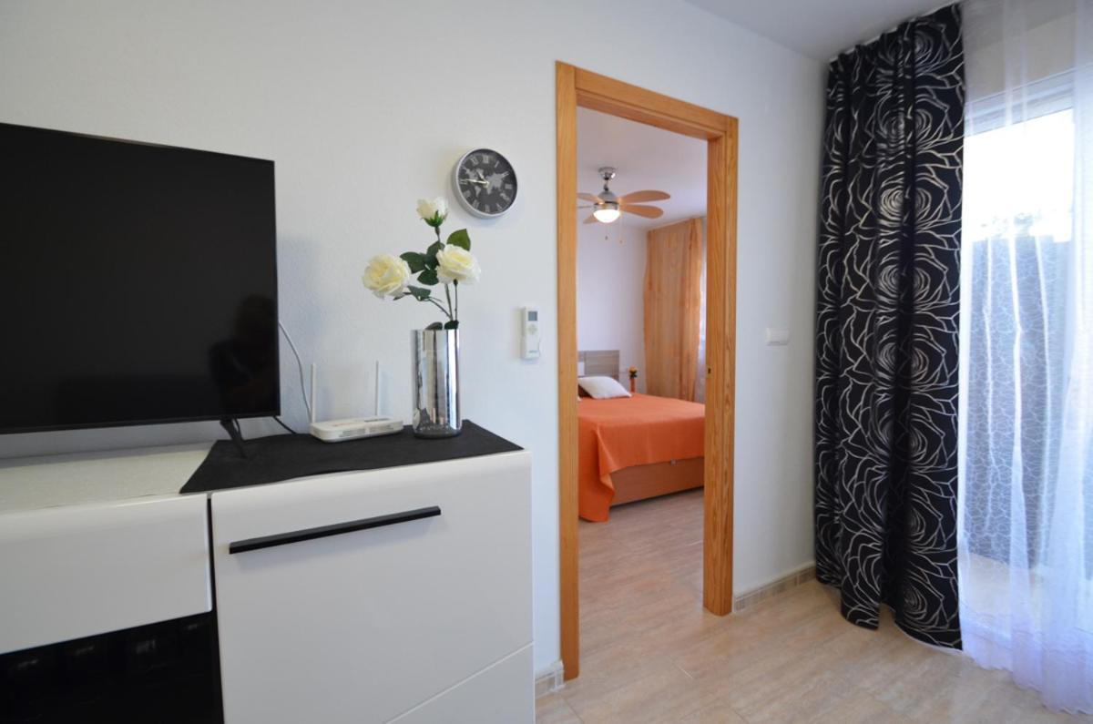 Schoene Wohnung Mit Pool , Wi-Fi Und Privat Garage Torrevieja Exterior foto