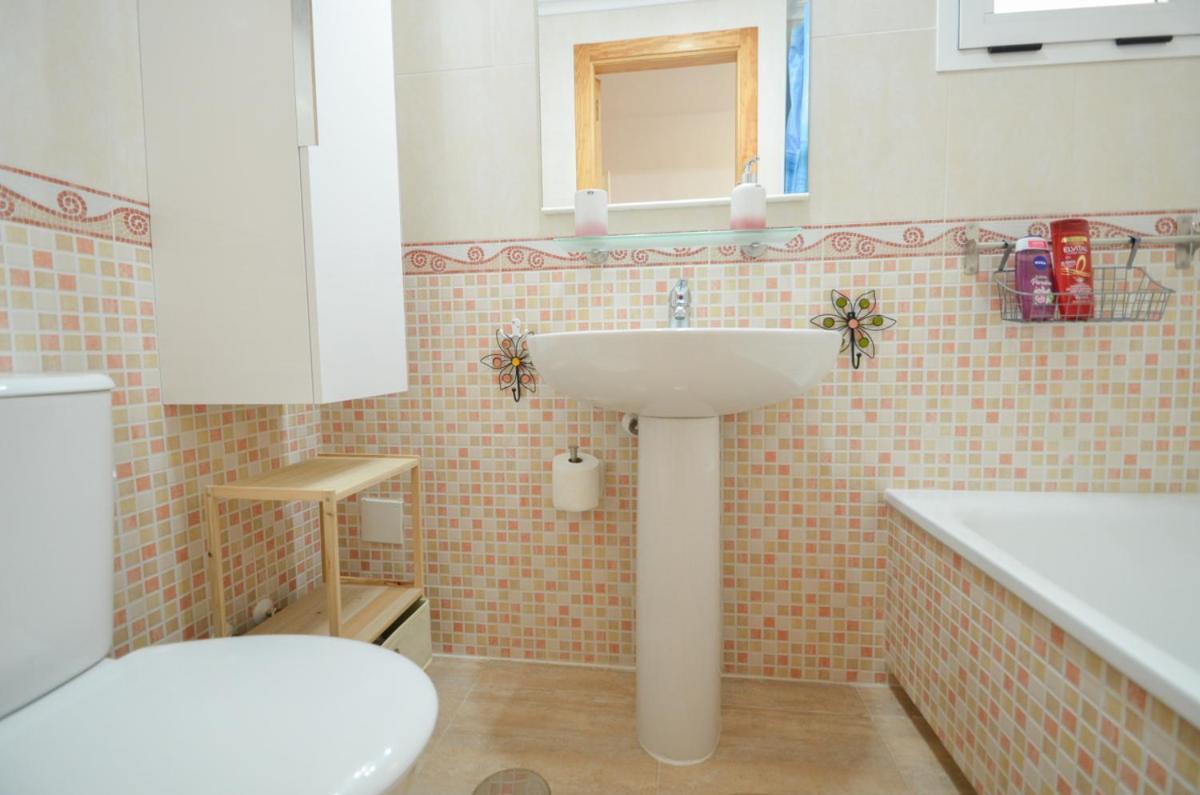 Schoene Wohnung Mit Pool , Wi-Fi Und Privat Garage Torrevieja Exterior foto